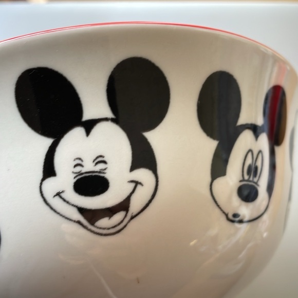 Disney Mickey & Minnie Mouse Ceramic Bowl Cereal Soup Salad Black & White +
Red - Picture 3 of 5